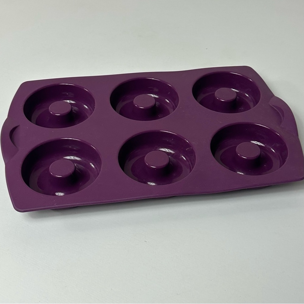 Tupperware Silicone Ring Baking Form Oven, freezer, microwave and fridge Safe